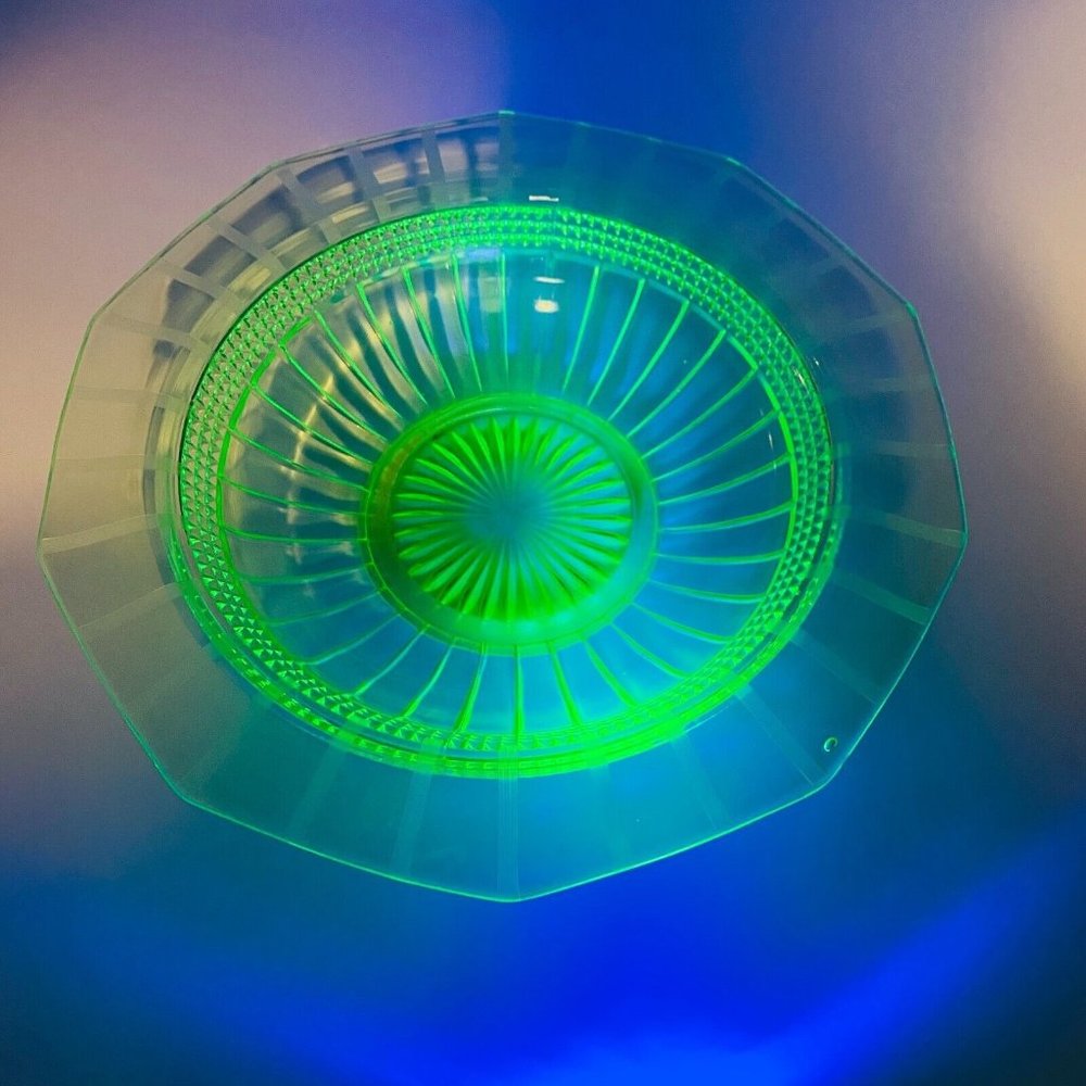 Vintage Green Uranium Glass Bowl Glowing Diamond Pattern Etched Rim 10" wide